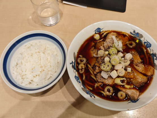 ラーメンライスセット。1100円（だったかな）